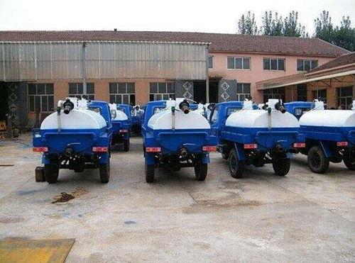 創(chuang)潔(jie)吸糞車(che)性(xing)能(neng)可靠(kao)，助(zhu)力城(cheng)市清潔(jie)高(gao)效無憂