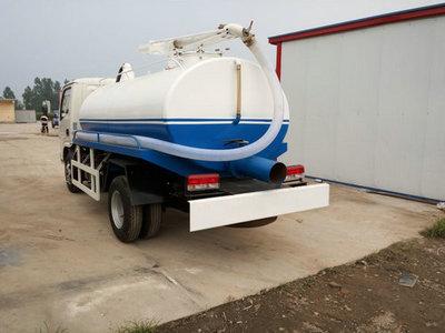 國(guo)四(si)五方(fang)吸(xi)糞(fen)車(che)與吸(xi)汙(wu)車(che) 現(xian)代環衛設(she)備的(de)應(ying)用與特點